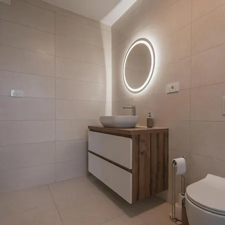 Brje With Seasonal Pool בית נופש Dobravlje