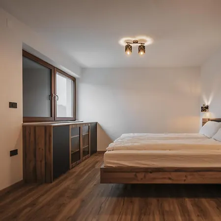 Brje With Seasonal Pool Dobravlje