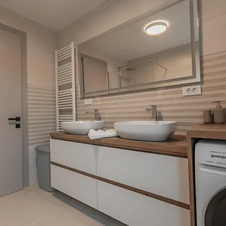 Brje With Seasonal Pool *