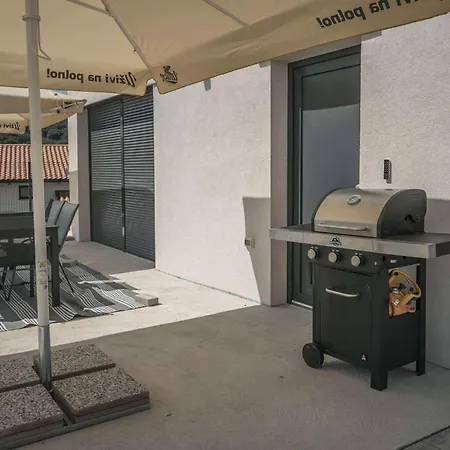 Brje With Seasonal Pool בית נופש