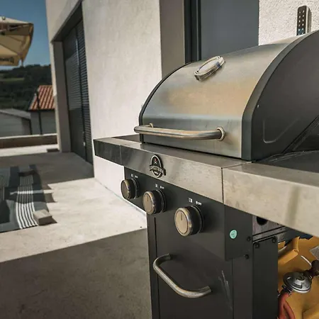 Tatil Evi Brje With Seasonal Pool