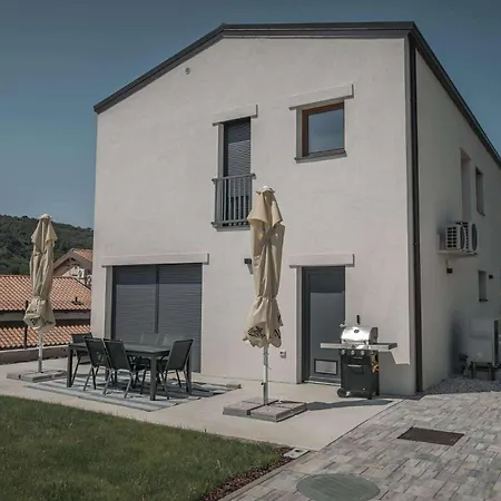 Brje With Seasonal Pool * Dobravlje