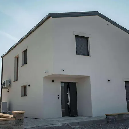 Brje With Seasonal Pool