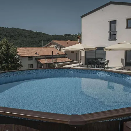 Brje With Seasonal Pool * Dobravlje