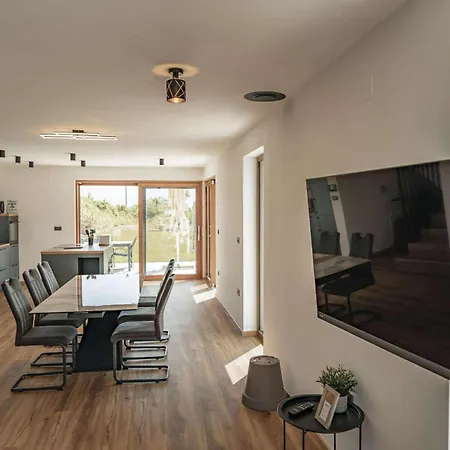 Brje With Seasonal Pool בית נופש