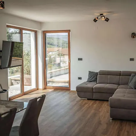 בית נופש Brje With Seasonal Pool