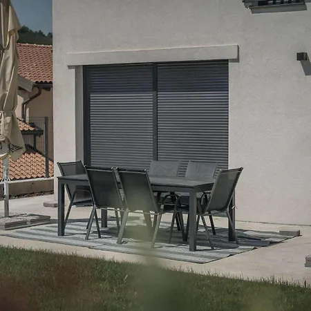 בית נופש Brje With Seasonal Pool *