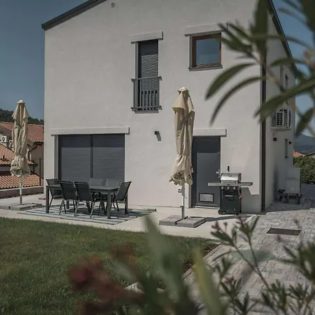 Brje With Seasonal Pool *