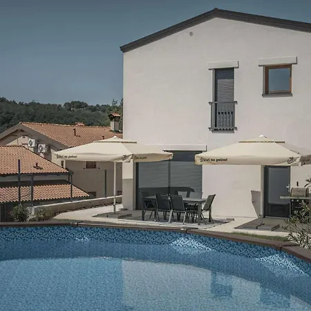 Brje With Seasonal Pool