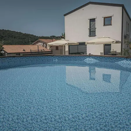 בית נופש Brje With Seasonal Pool Dobravlje