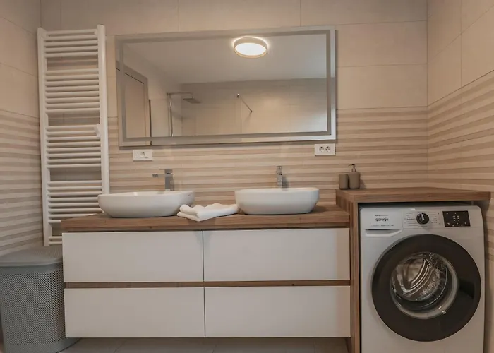 Brje With Seasonal Pool Dobravlje