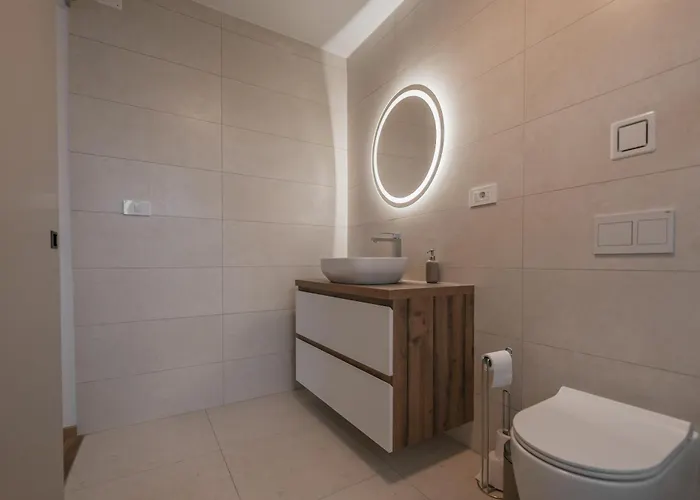 Brje With Seasonal Pool Casa vacanze Dobravlje