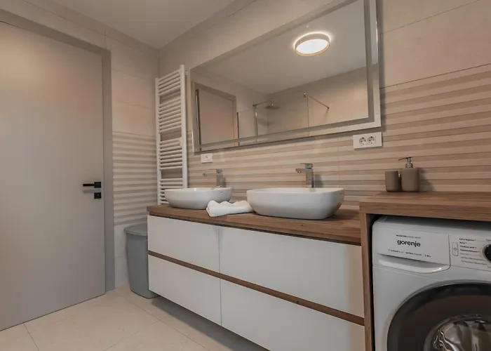 Brje With Seasonal Pool *