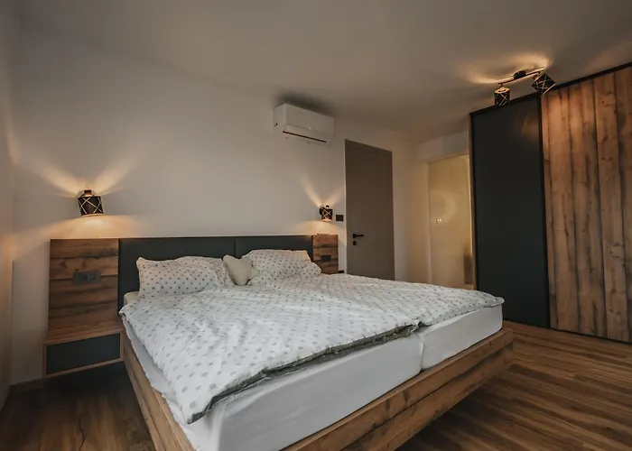 Brje With Seasonal Pool Casa vacanze Dobravlje