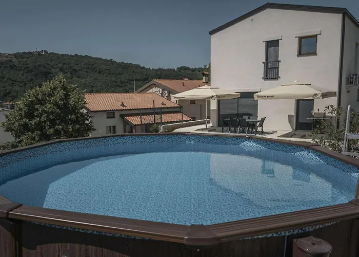 Brje With Seasonal Pool * Dobravlje