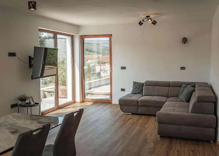 Casa vacanze Brje With Seasonal Pool