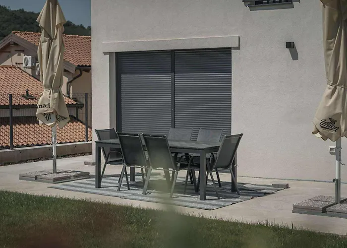 Casa vacanze Brje With Seasonal Pool *