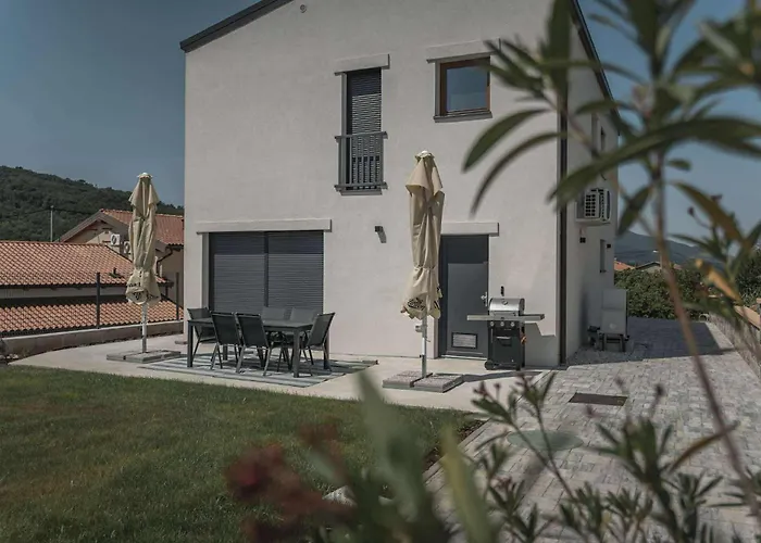 Brje With Seasonal Pool *