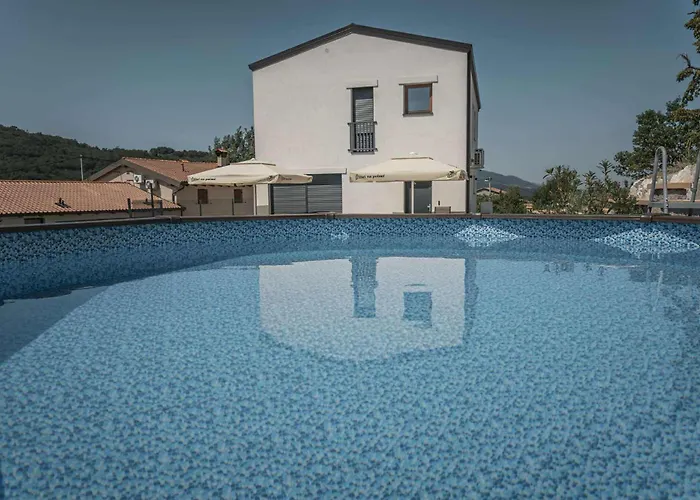 Brje With Seasonal Pool * Dobravlje