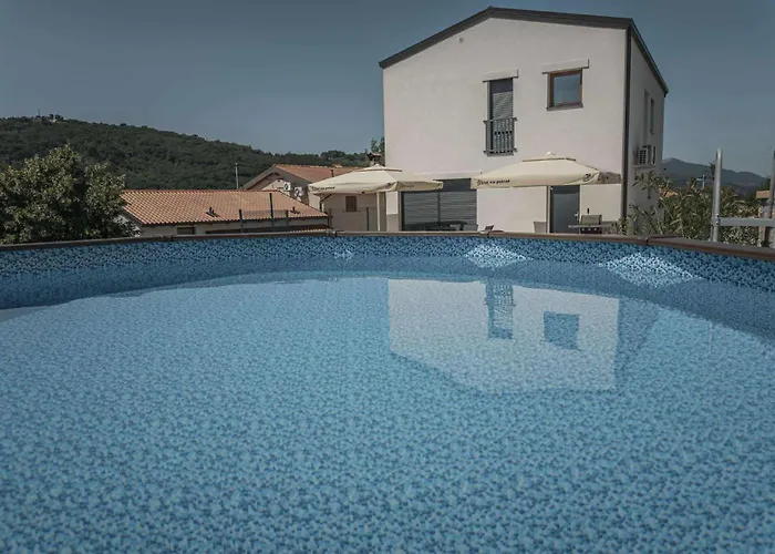 Casa vacanze Brje With Seasonal Pool Dobravlje
